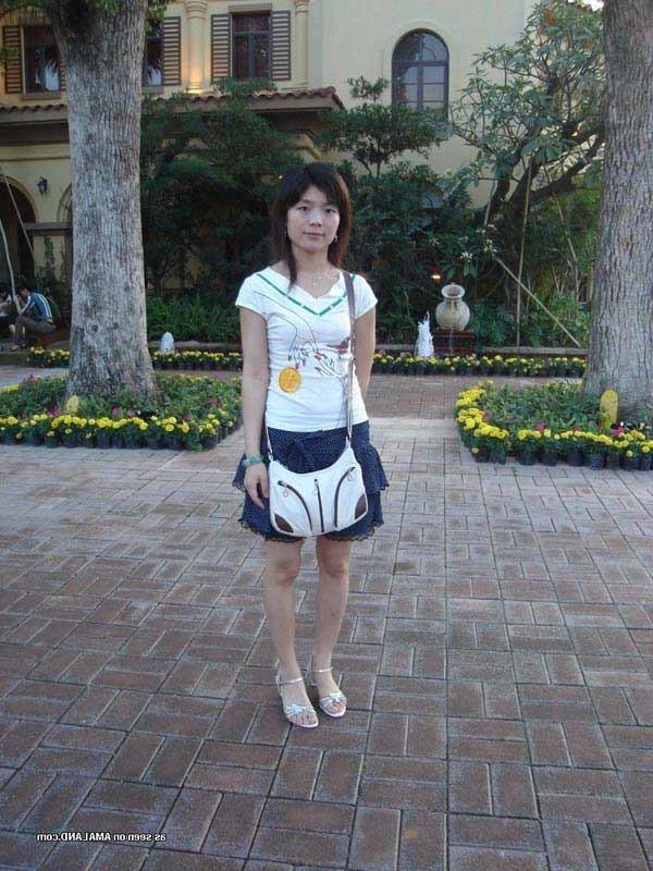 15P Amateur petite kinky honey posing for her BF