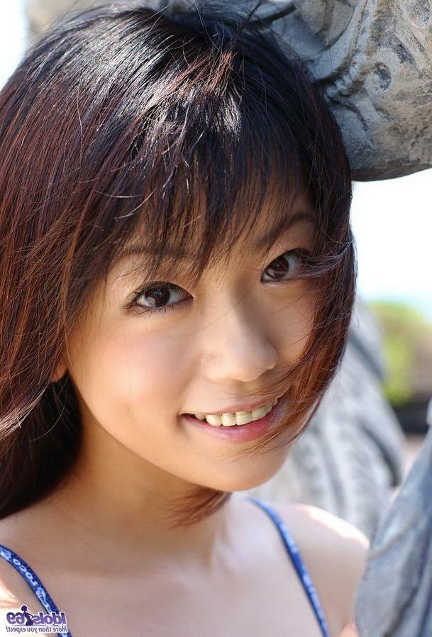 15P Lovely japanese Saki Ninomiya posing in her bikini