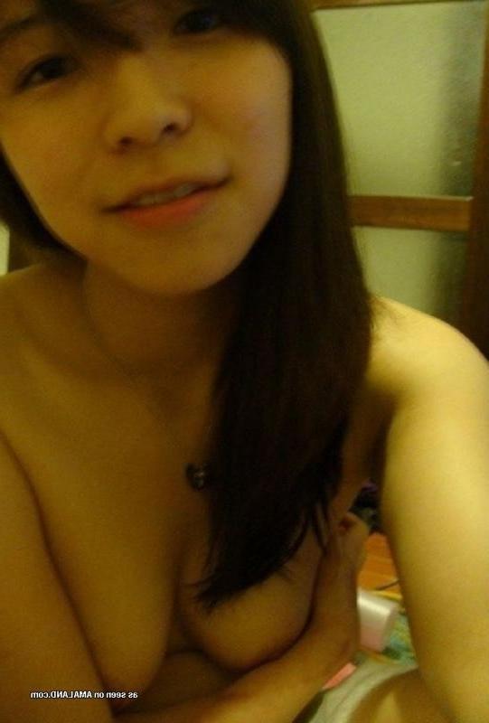 10P Chinese teen cutie's kinky nude pictures with her BF