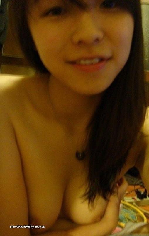 10P Chinese teen cutie's kinky nude pictures with her BF