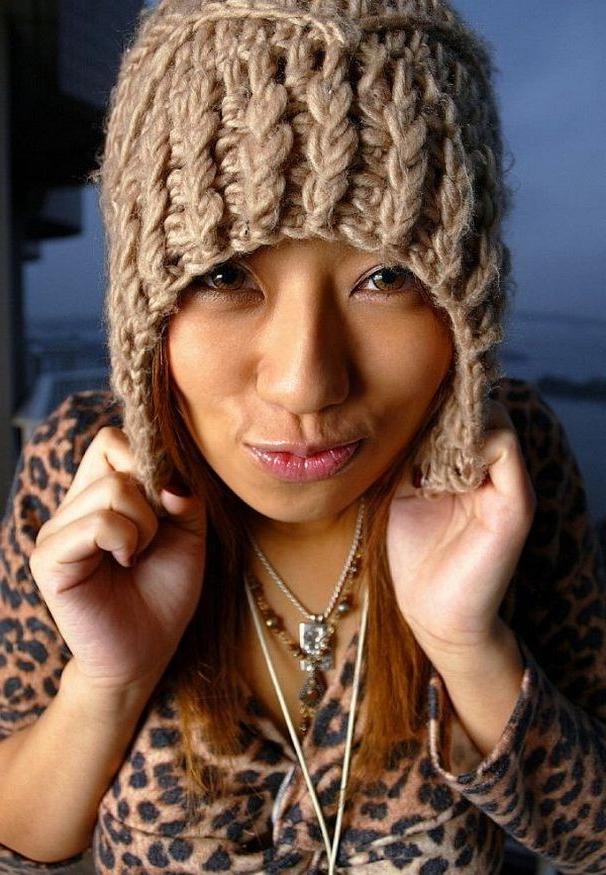 15P Japanese babe Yukari Fujikawa poses in sexy bikini