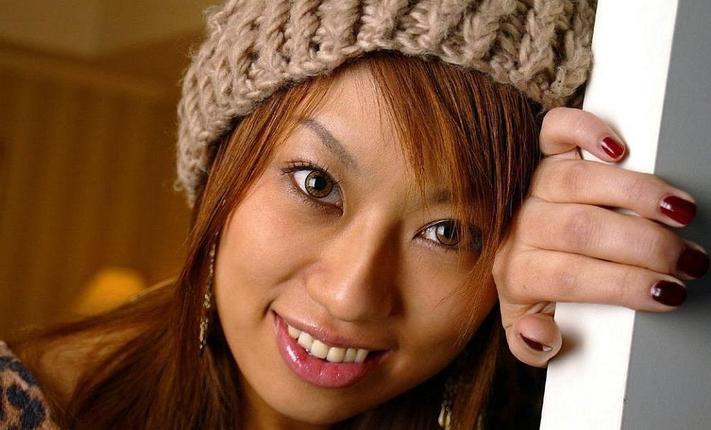 15P Japanese babe Yukari Fujikawa poses in sexy bikini