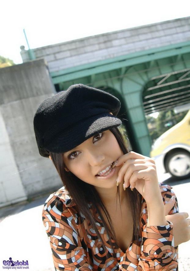 15P Japan Maria Ozawa showing her nice ass and titties
