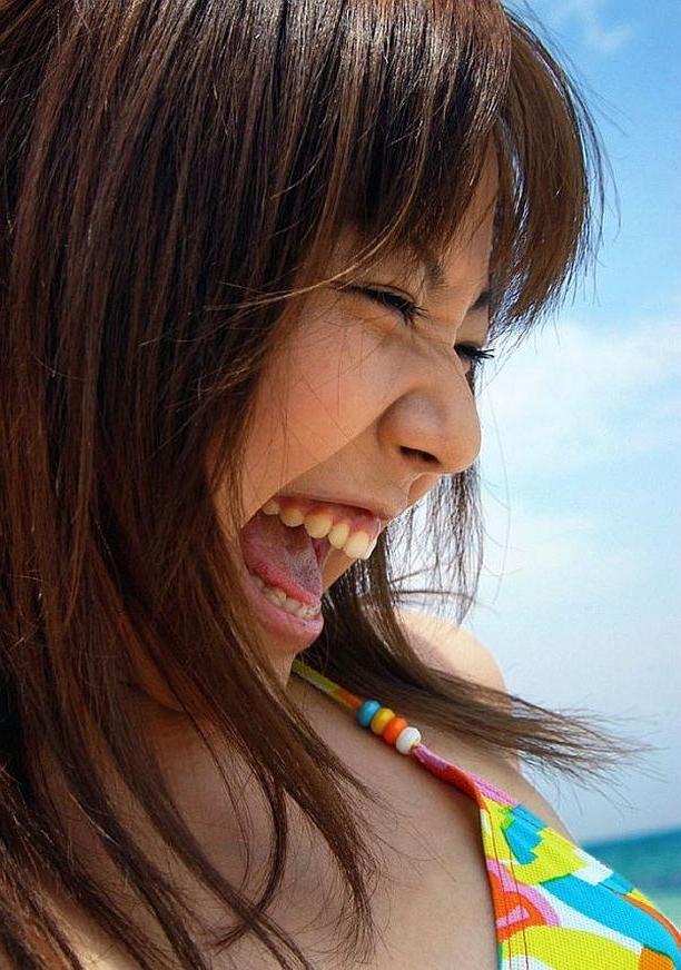8P Japan beach babe Chikaho Ito posing in nice bikini