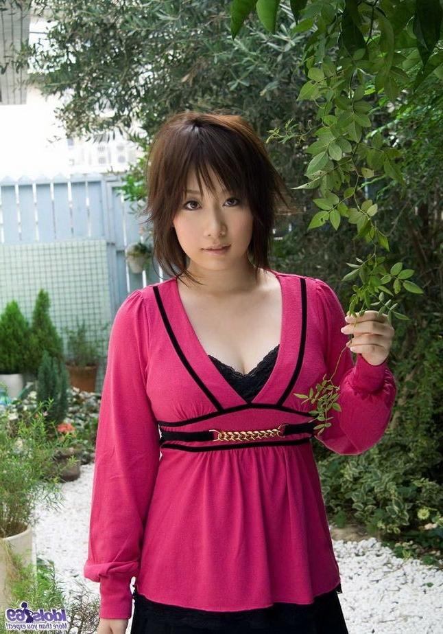 15P Busty japan model Hanno Nono shows ass and titties