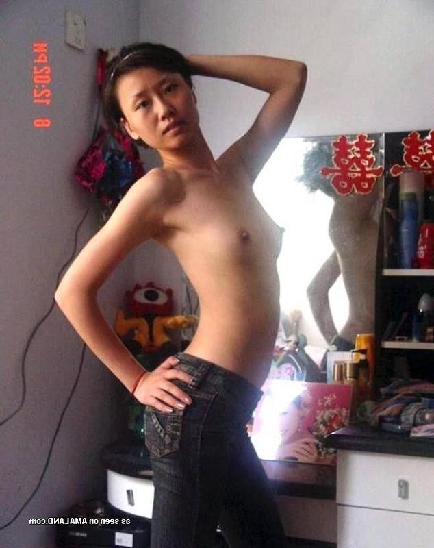 10P Chinese GF posing topless for her horny lover at home