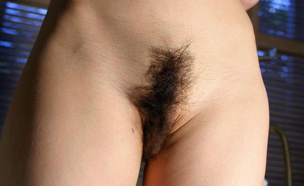 15P Cute japanese Ryo Uehara poses in bath shows pussy