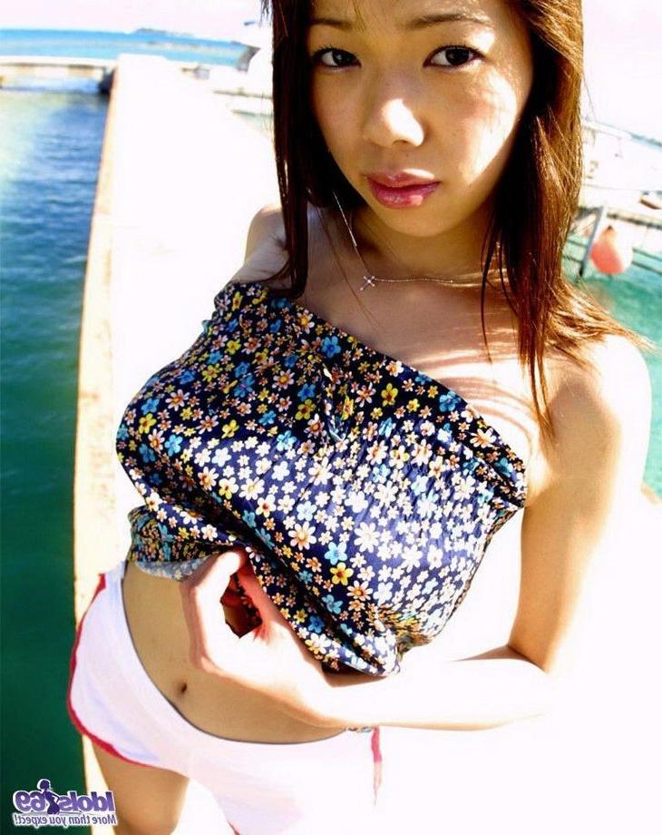 15P Japan beach babe Hikari poses in bikini shows tits