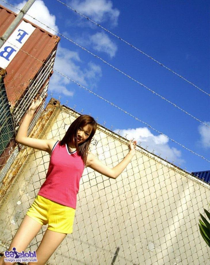 15P Japan beach babe Hikari poses in bikini shows tits