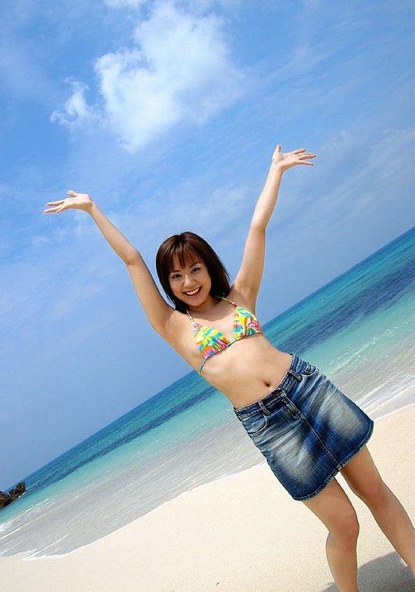 15P Chikaho Ito asian cutie poses in bikini on a beach