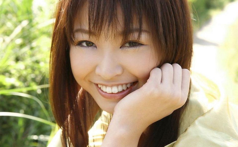 15P Hara Sarasa love japanese model poses in sexy bikini