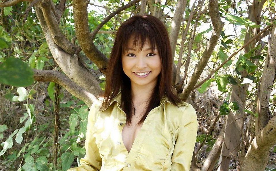 15P Hara Sarasa love japanese model poses in sexy bikini