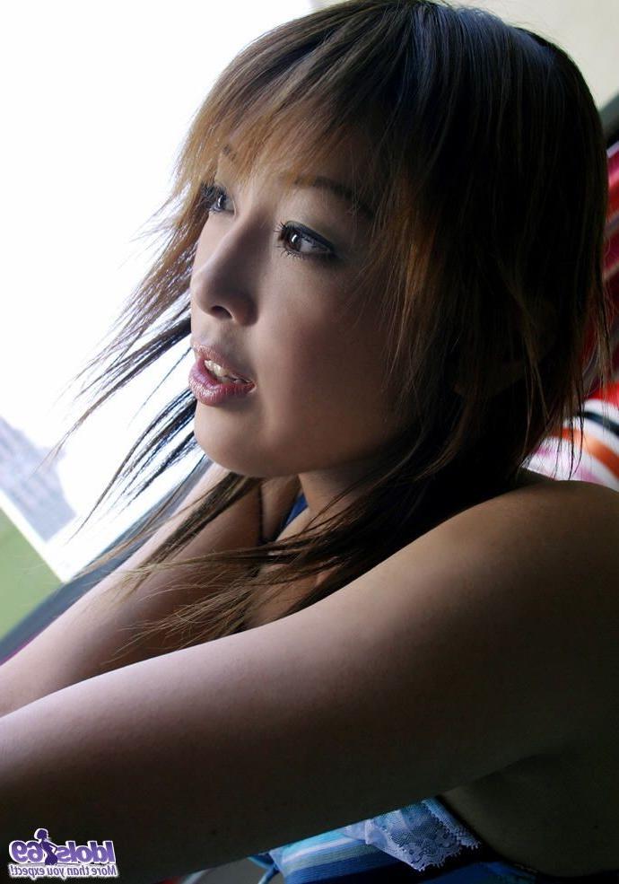 16P Teen bathing beauty likes to pose in bikinis