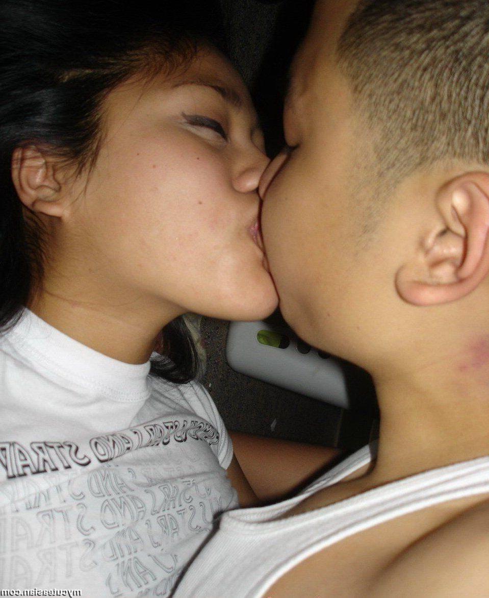 15P Lovely Asian stud shares sexy private photos