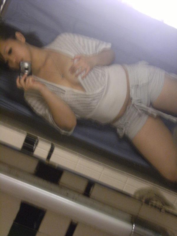 15P Photo set of a hot Chinese camwhoring chick