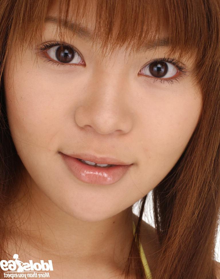 16P Japanese bikini babe with big tits