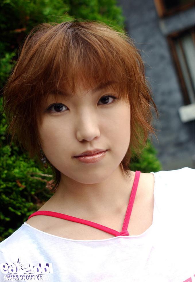 16P Short haired japanese girl nude