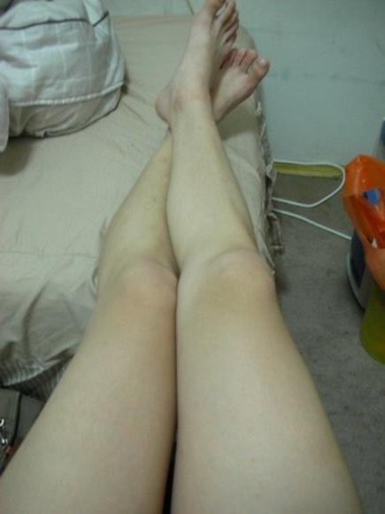 16P Chinese chick with glasses posing for selfpics