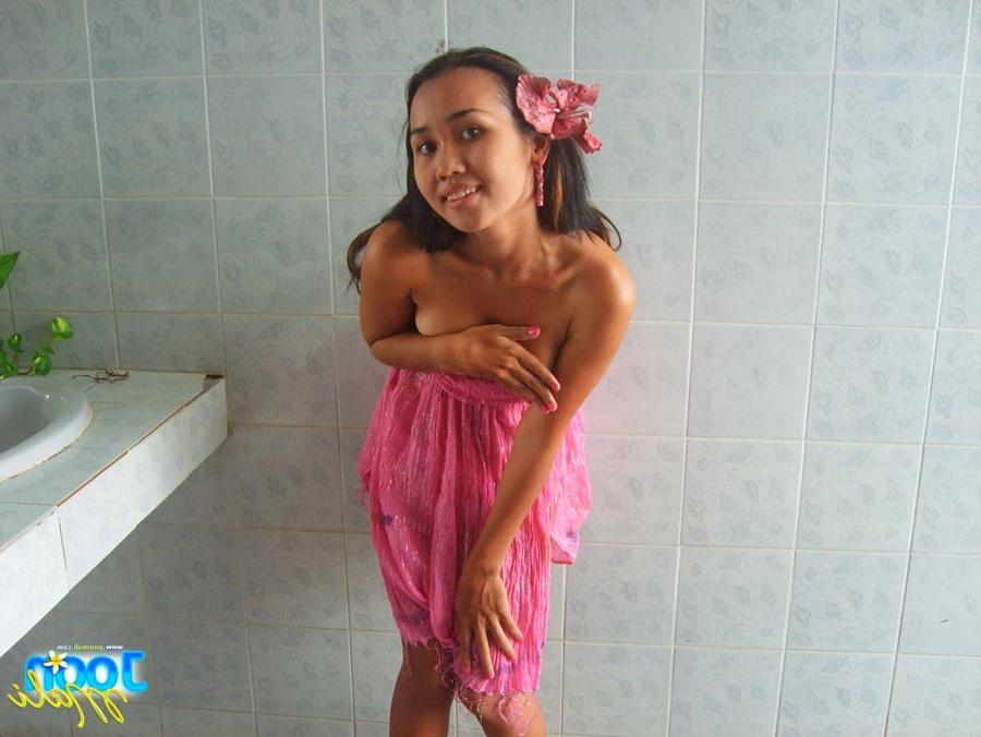 16P Thai teen girl in bathroom