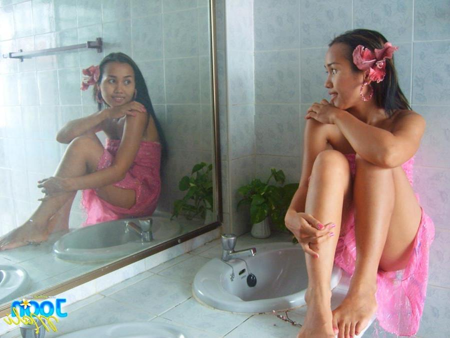 16P Thai teen girl in bathroom