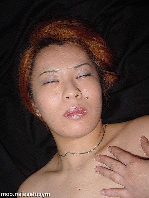 16P Yummi japanese amateur shows her tight pussy