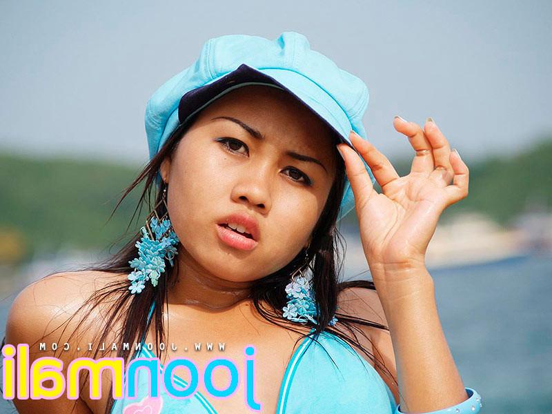 15P sexy thai model joon mali wet on the public beach