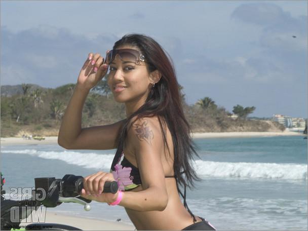 15P Sexy asian slut in a bikini shows us her tits