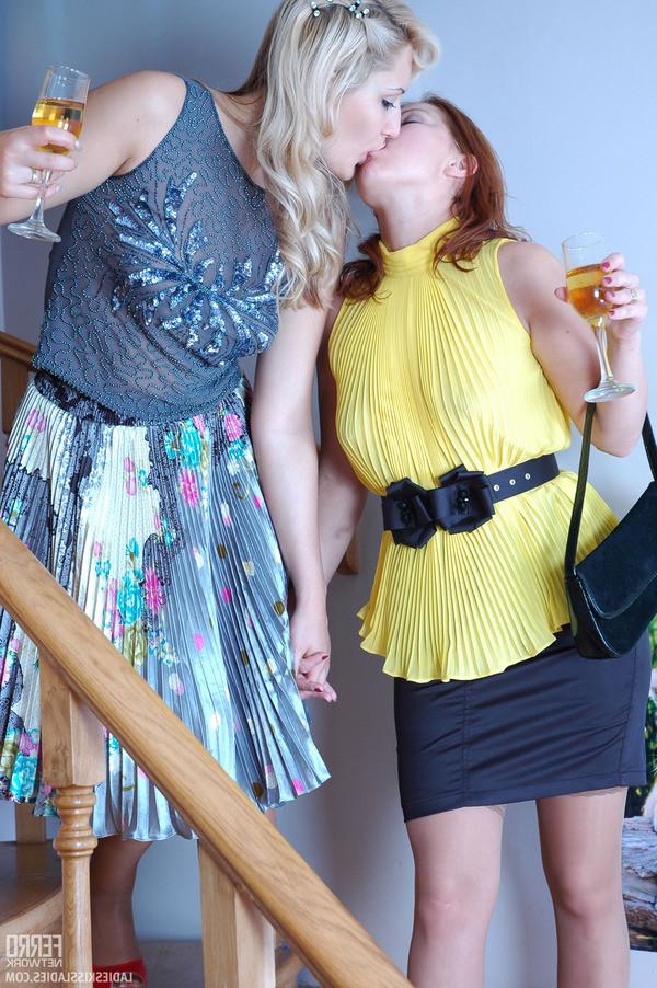 13P Smashing looking lesbian chick and her girlfriend exchanging lez tongue job