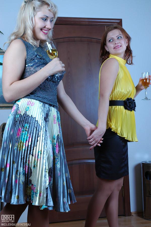 13P Smashing looking lesbian chick and her girlfriend exchanging lez tongue job
