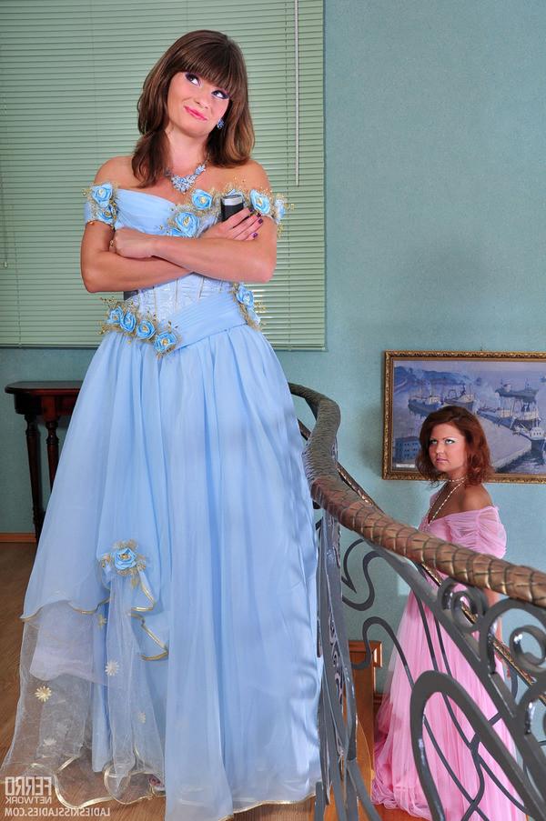 13P Sexy sapphos in evening dresses go to lesbian licks and slits on the floor