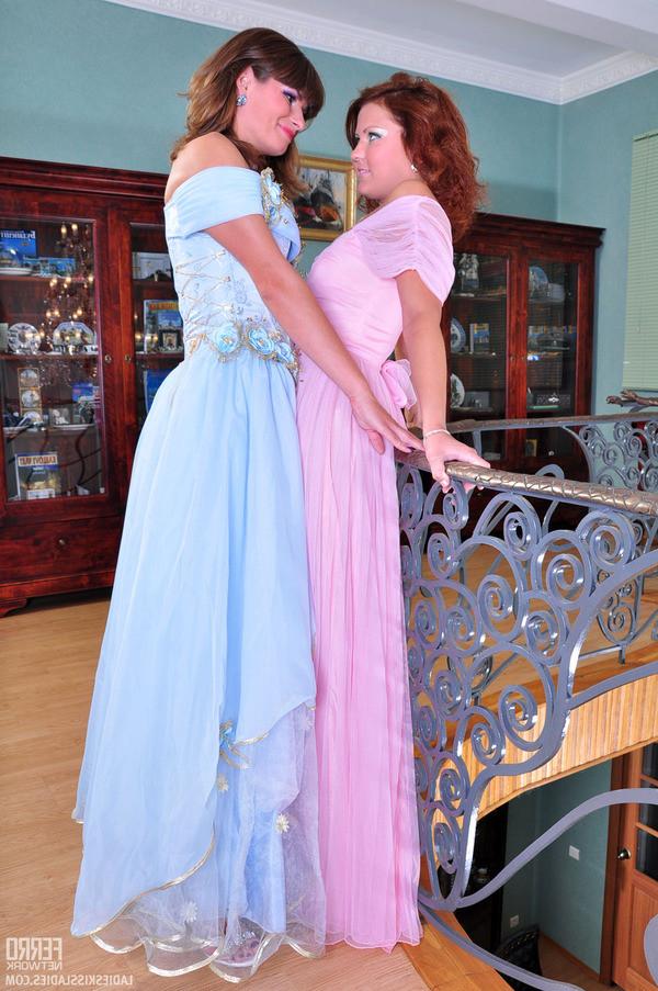 13P Sexy sapphos in evening dresses go to lesbian licks and slits on the floor