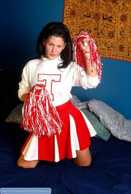 15P Horny cheerleader Eve shows her assets outdoors