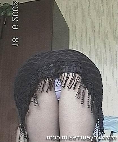 15P Spy on dressing housewife at her home