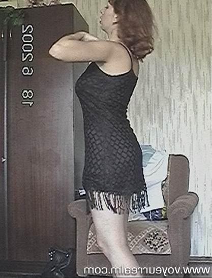 15P Spy on dressing housewife at her home