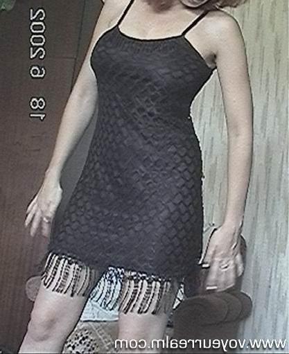 15P Spy on dressing housewife at her home