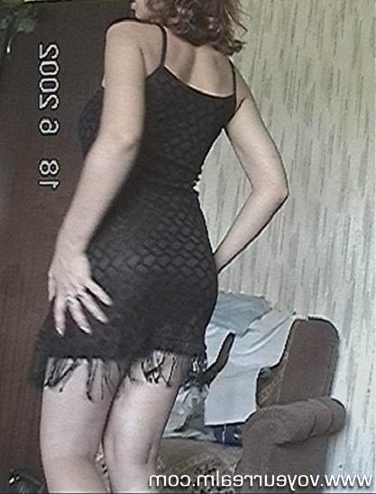 15P Spy on dressing housewife at her home