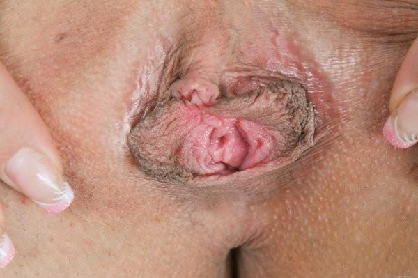 15P Kari plays with her bald pussy in the bathroom