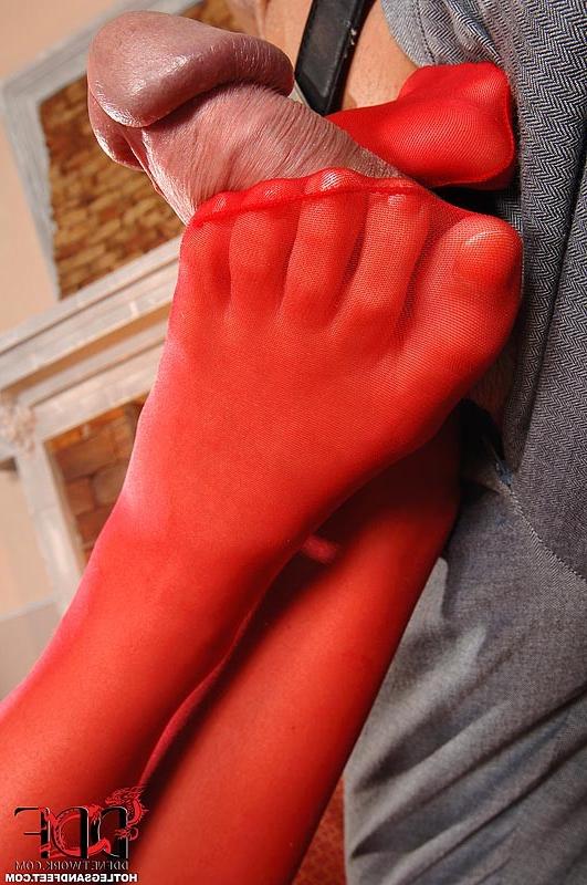 16P Kathia Nobili jerking a cock with her feet