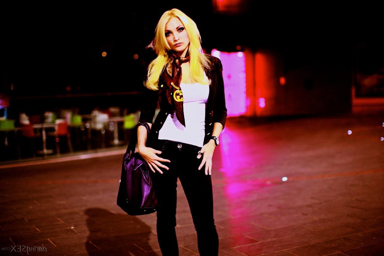 15P Glamour petite babe