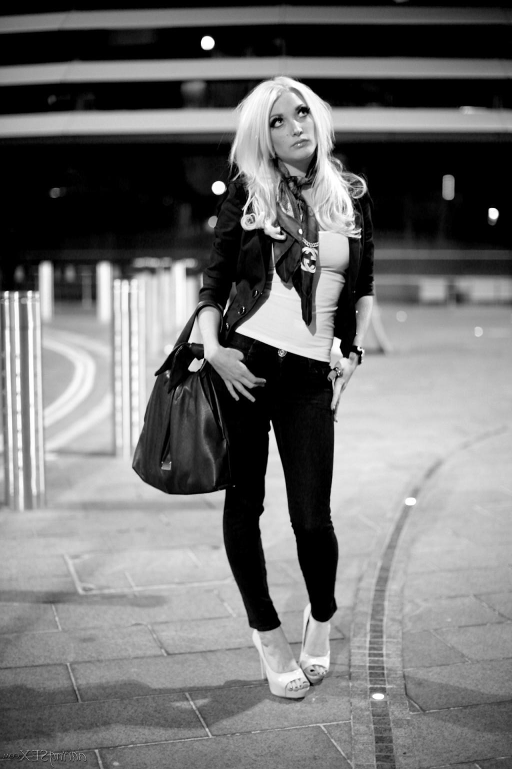 15P Glamour petite babe