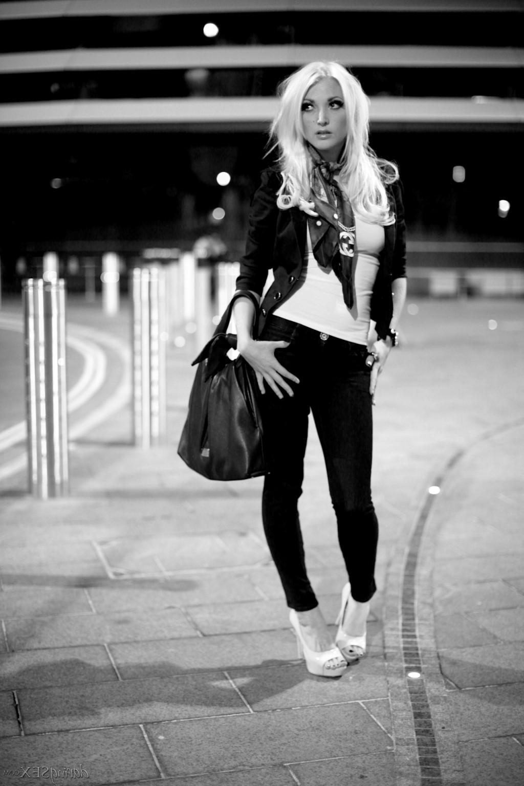 15P Glamour petite babe