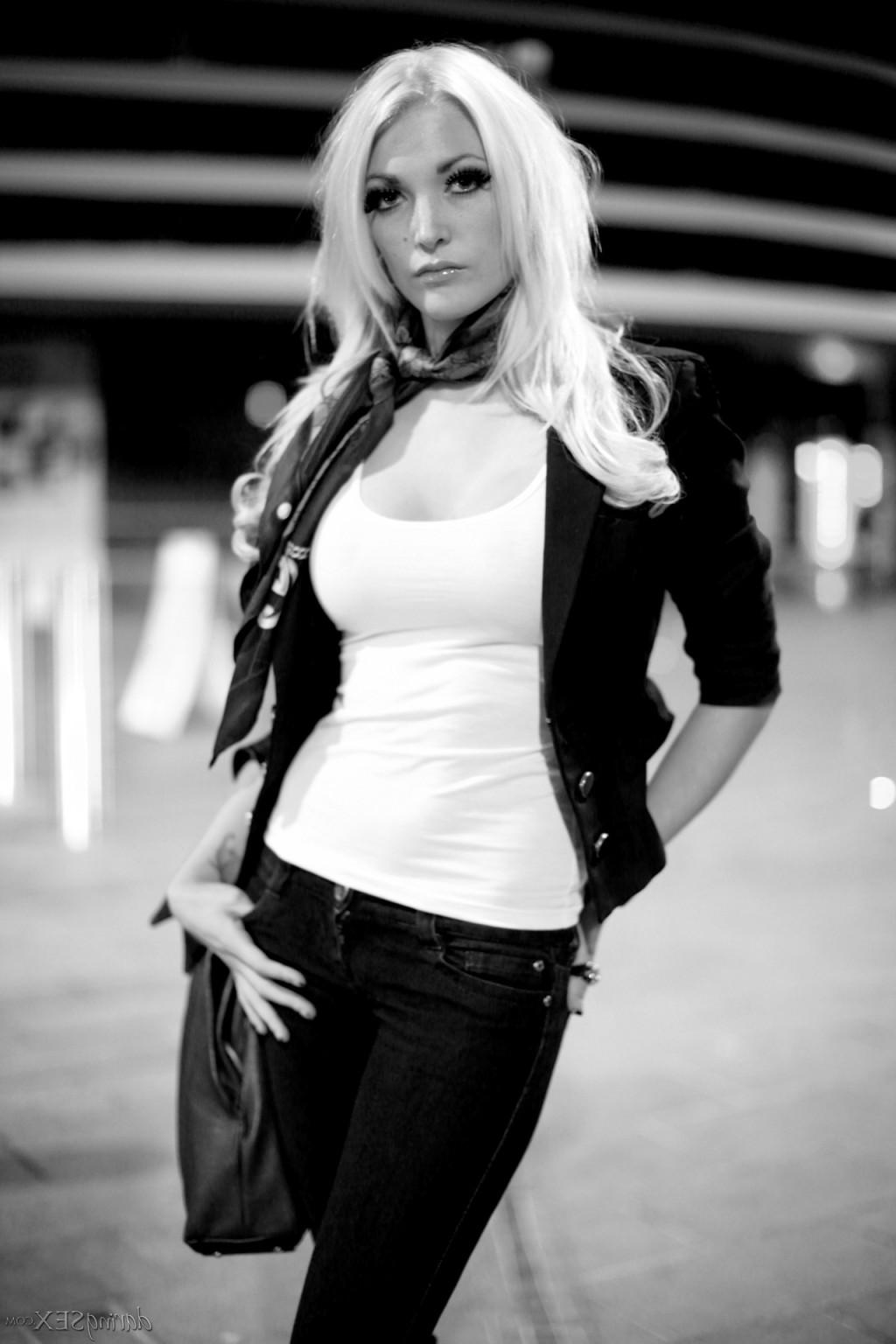 15P Glamour petite babe