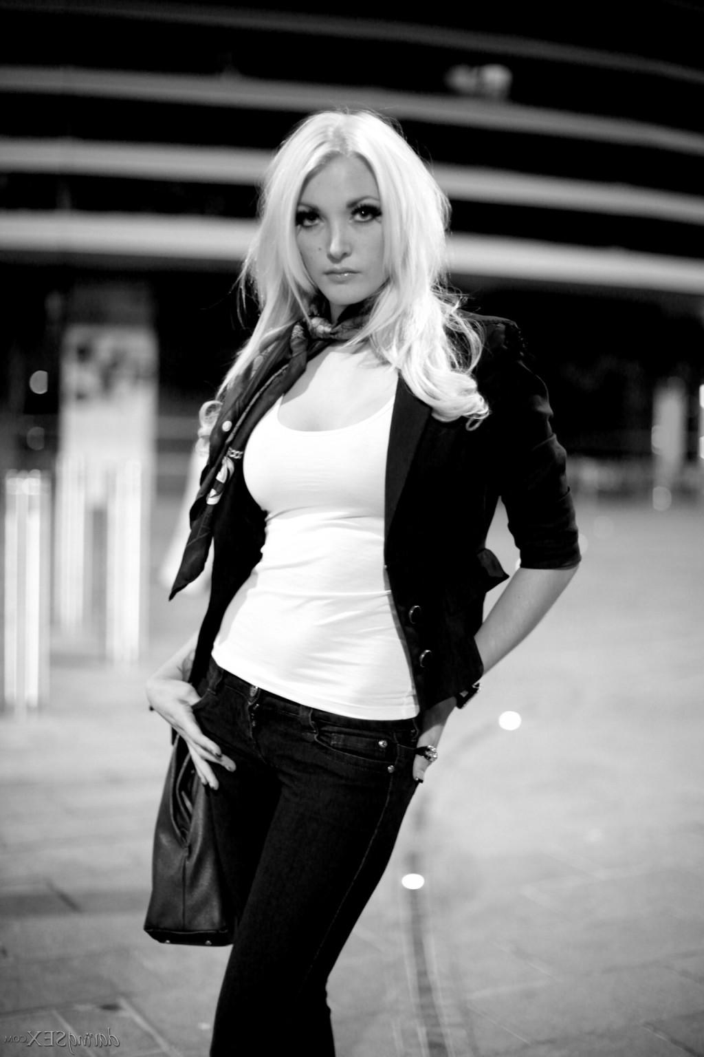 15P Glamour petite babe