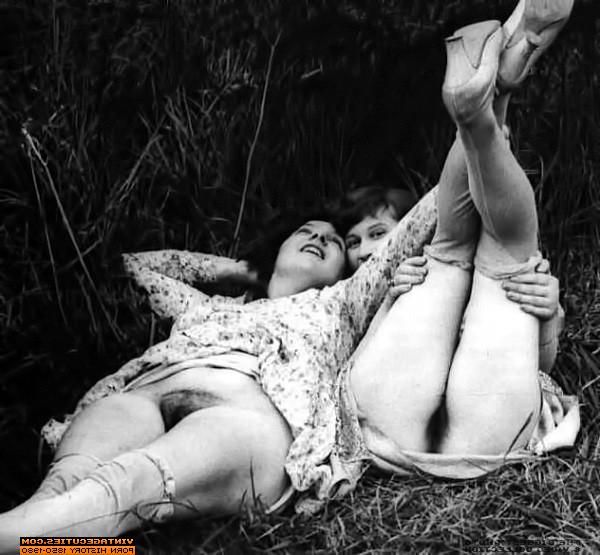 12P Vintage-Erwachsenenfotos von nackten Frauen und haarigen Fotzen