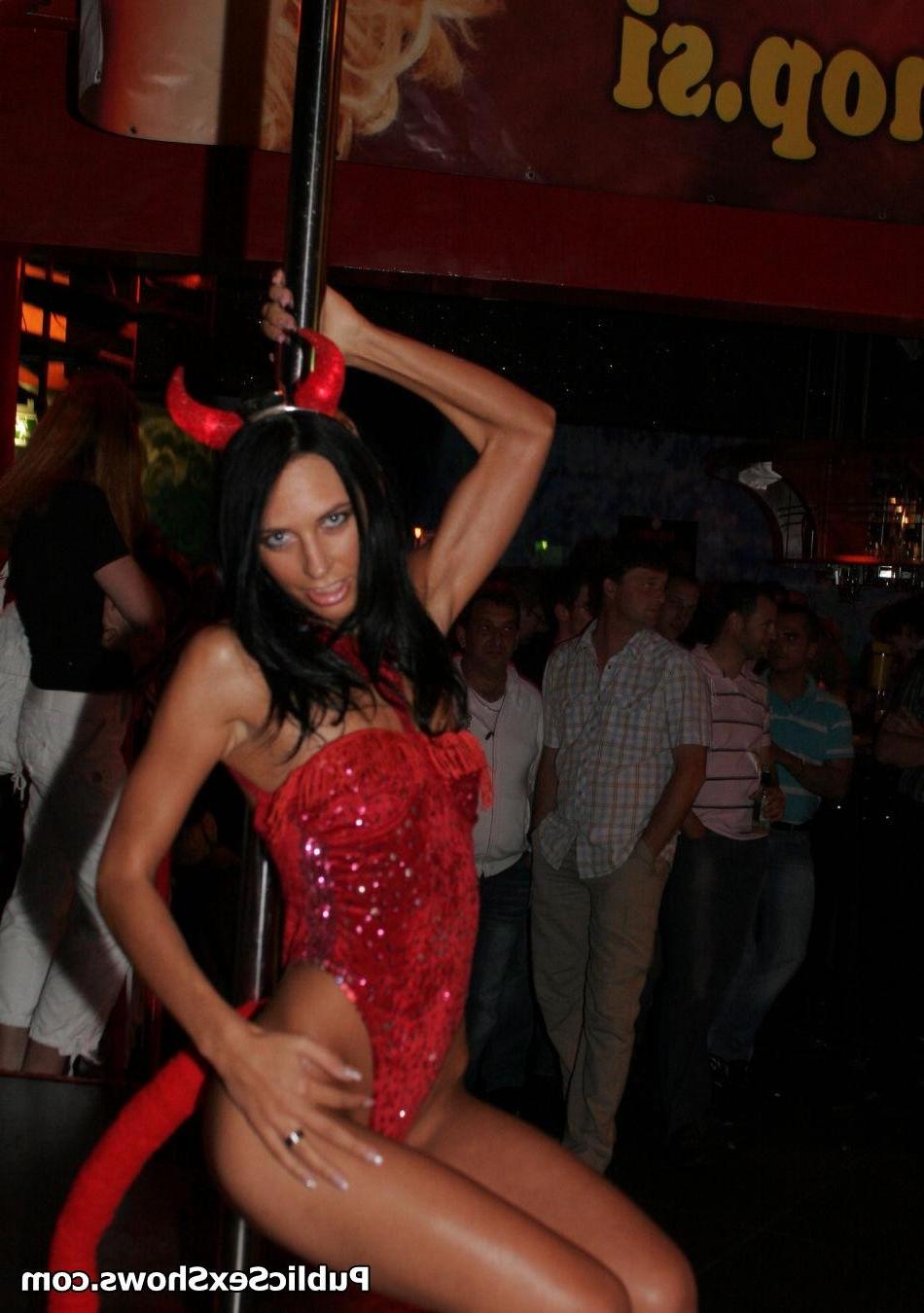 12P Hardcore pictures from public sex show