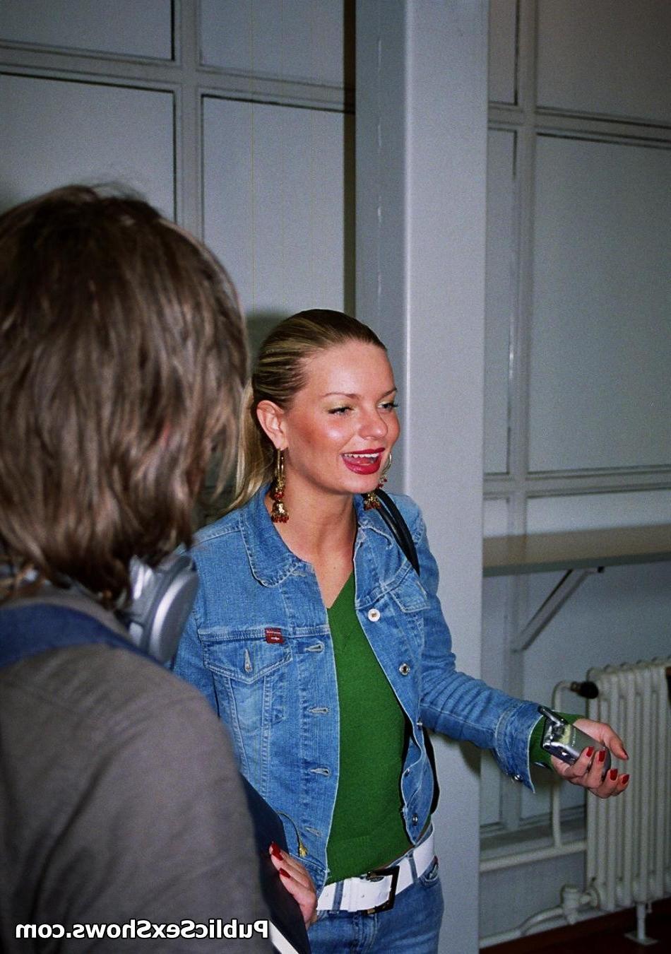 12P Hardcore pictures from public sex show