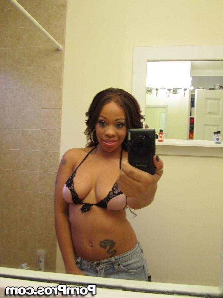 16P Melrose Foxxx fucked in an all black threeway
