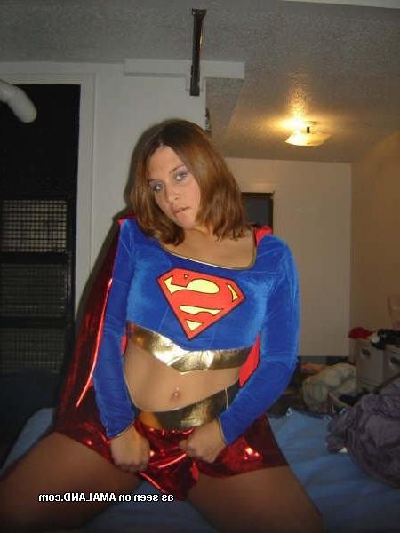 15P Thick supergirl amateur GF strips and masturbates