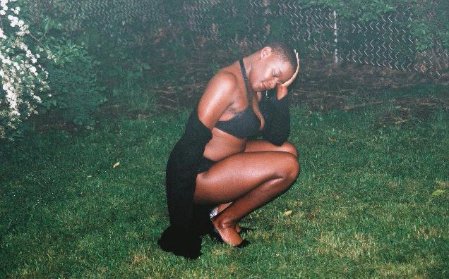 16P Short haired black chick posing and showing her ass