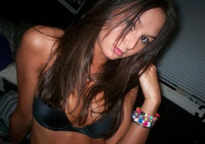 8P Get amateur vid from bosomy cutie stripping and showing nub